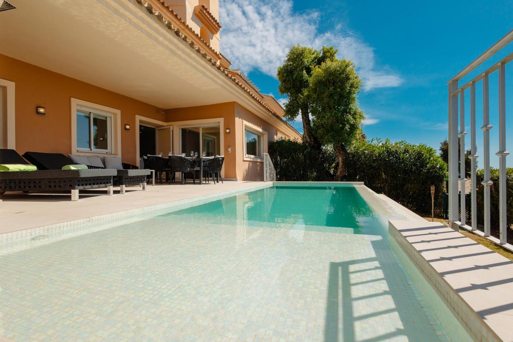 Sitio de CalahondaPrivate Heatable Infinity Pool With Sea Views In La Mairena, Marbellaアパートメント エクステリア 写真