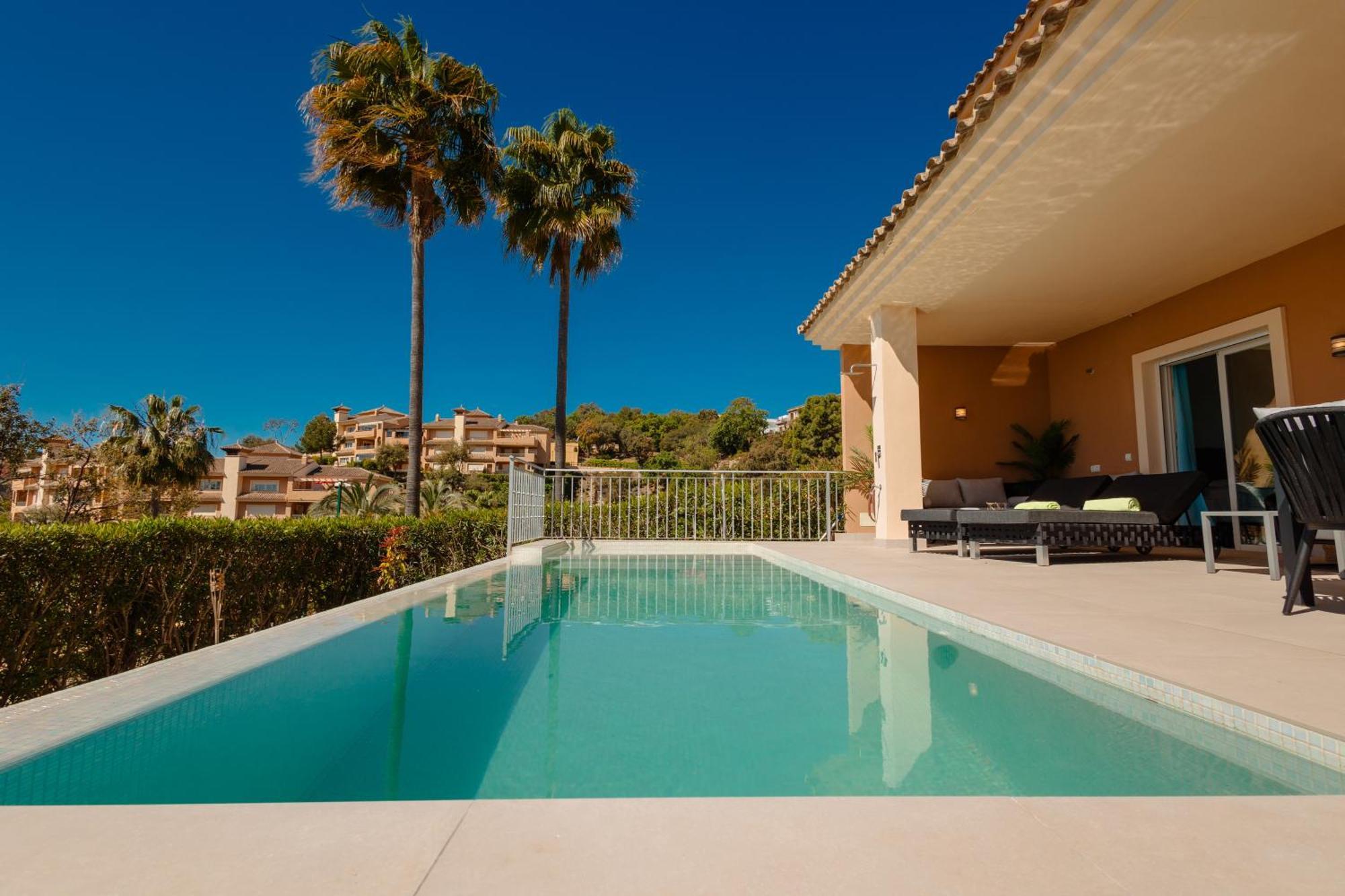 Sitio de CalahondaPrivate Heatable Infinity Pool With Sea Views In La Mairena, Marbellaアパートメント エクステリア 写真