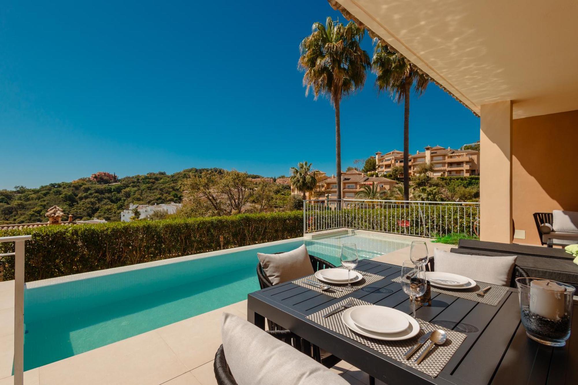 Sitio de CalahondaPrivate Heatable Infinity Pool With Sea Views In La Mairena, Marbellaアパートメント エクステリア 写真